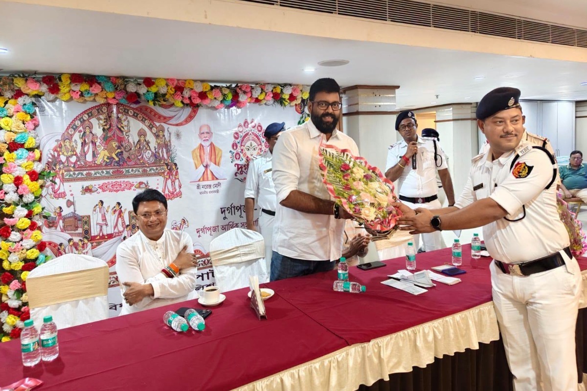 The government has provided grants to various puja committees in the airport and Baguiati police station area today.