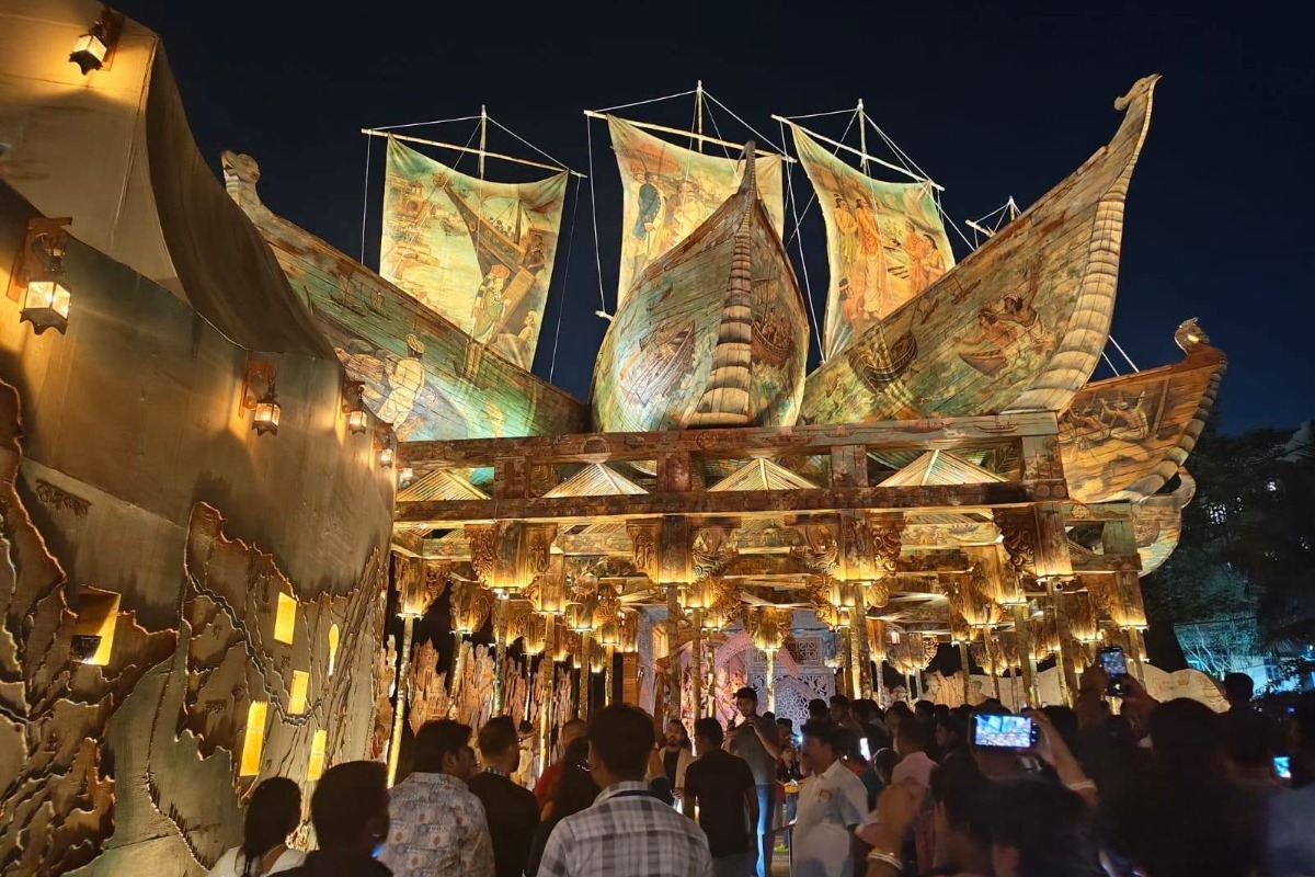 MLA Tarunjyoti Tewari Attends the Durga Puja Celebration at Dumdum Park Youth Association