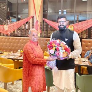 Mahaguru Mithun Chakraborty Unveils Chocolate Maa Durga Statue at Hotel Holiday Inn, Chinar Park - Photo 2
