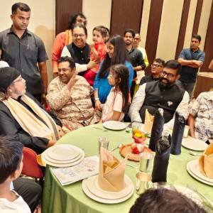 Mahaguru Mithun Chakraborty Unveils Chocolate Maa Durga Statue at Hotel Holiday Inn, Chinar Park - Photo 5