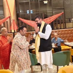 Mahaguru Mithun Chakraborty Unveils Chocolate Maa Durga Statue at Hotel Holiday Inn, Chinar Park - Photo 8