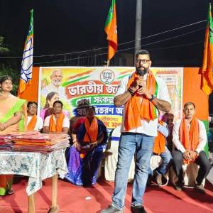 Attended the Cloth Donation Ceremony at Kestpur Mission Bazar, Ward 26, BMC, organized under the leadership of our Shakti Kendra Pramukh Pinki Di - Photo 2