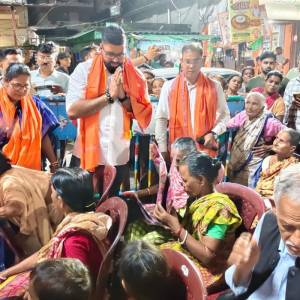 Attended the Cloth Donation Ceremony at Kestpur Mission Bazar, Ward 26, BMC, organized under the leadership of our Shakti Kendra Pramukh Pinki Di - Photo 4
