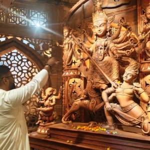 MLA Tarunjyoti Tewari Attends the Durga Puja Celebration at Dumdum Park Youth Association - Photo 5
